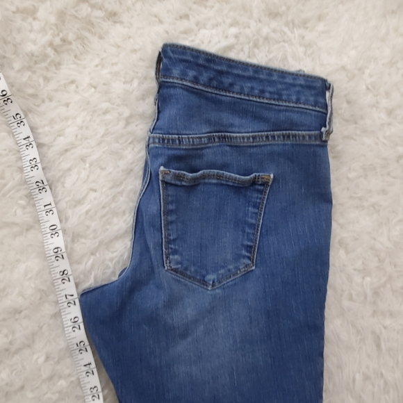 Distressed Universal Thread Mid Rise Jegging - Picture 8 of 12